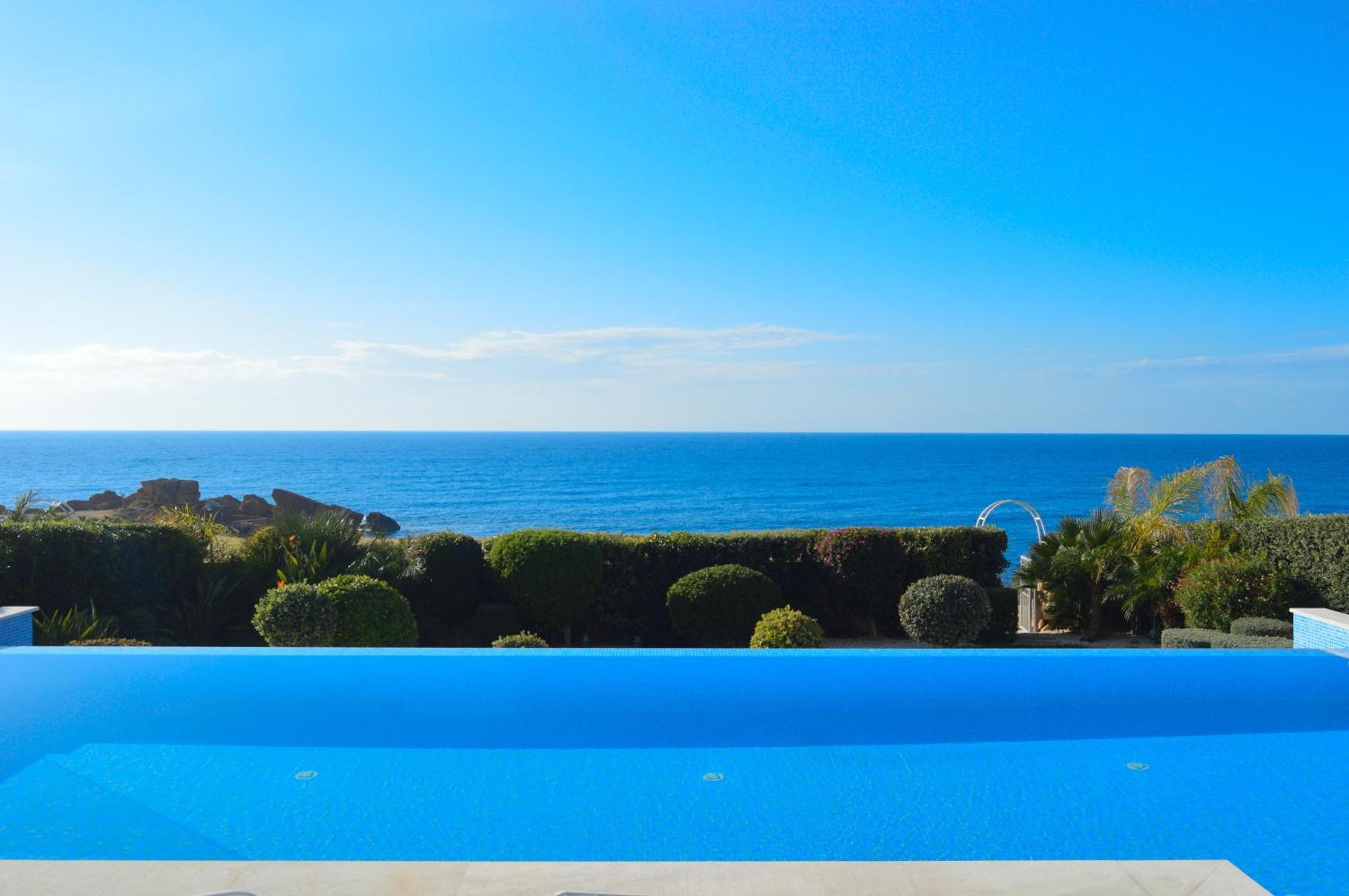 Вилла Olymp Luxury C - Seafront Elegance With Infinity Pool And Exclusive Lifestyle Киссонерга